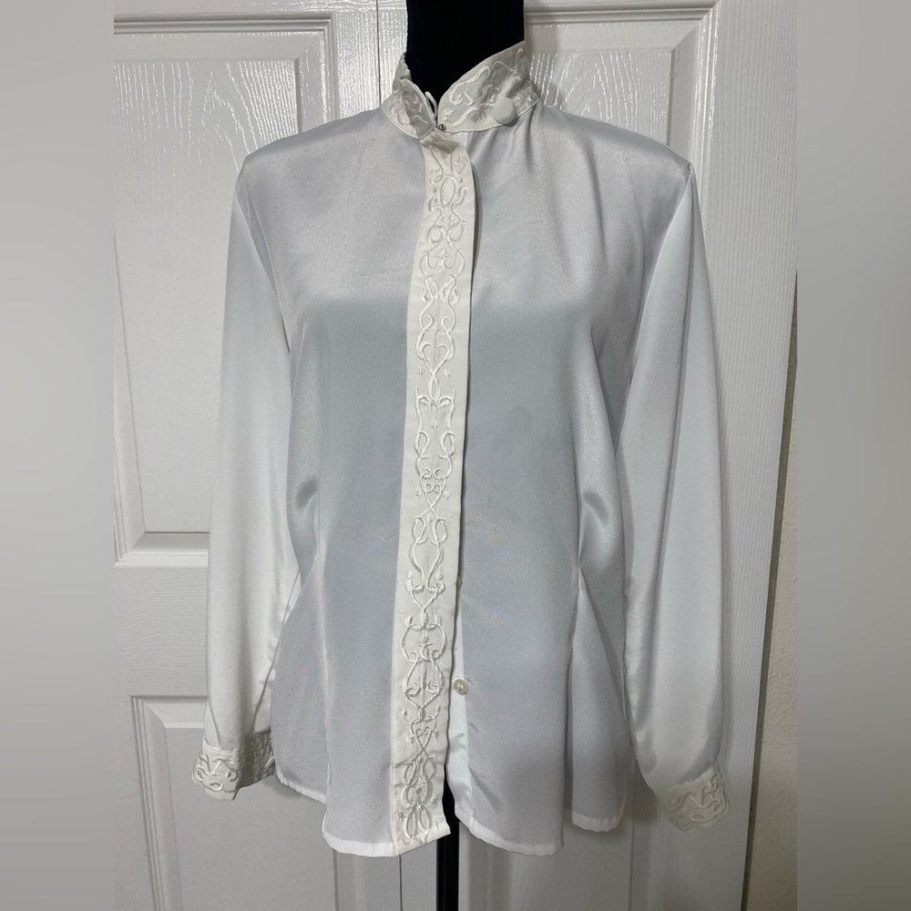 Vintage Le Caviar Women’s White Embroidered Mandarin Collar Blouse size 4